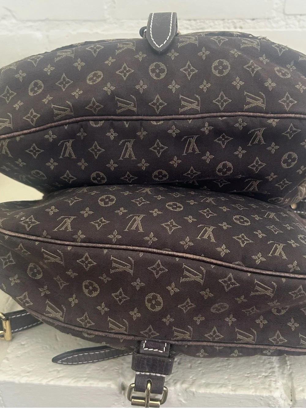Louis Vuitton Ebene Saumur 25